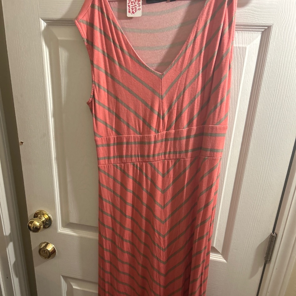 19) Apt 9 long flows pink and grey size large dress